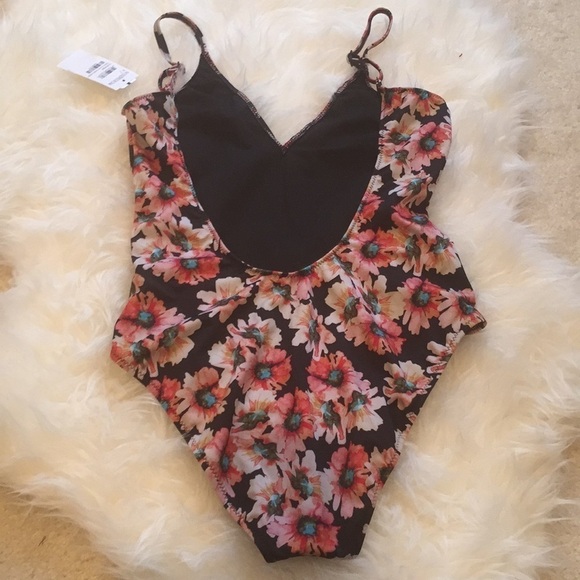 Leith floral scoop back swimsuit - Picture 4 of 6